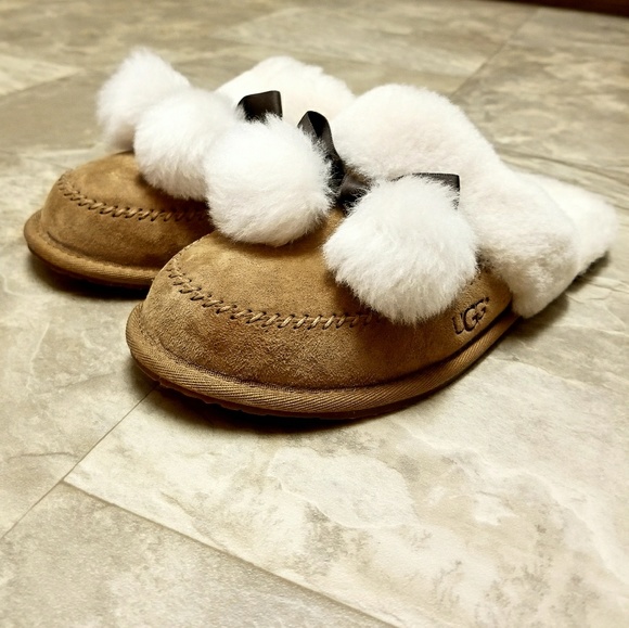 UGG Shoes - UGG Hafnir Chestnut Pom Pom Slippers